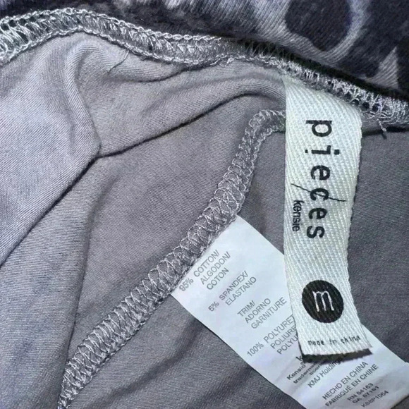 Pieces Kenzie Leggings / Size M/ Black & Grey Snakeskin Design - Picture 12 of 13